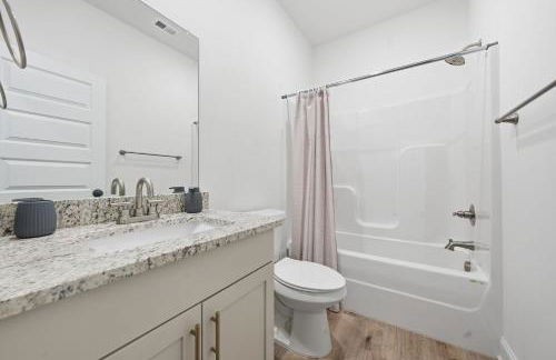 Relaxing 2BR2BA Space Modern Comfort - Foto 12