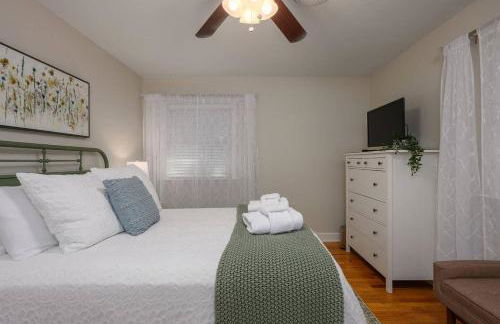 Refinished 3-BR Lowcountry Retreat - Foto 25