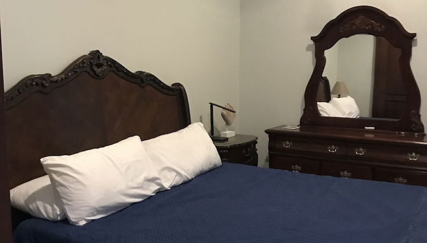 Casa Suenos: Iconic 4BR Home with Private Pool by RedAwning - Foto 2, Habitación