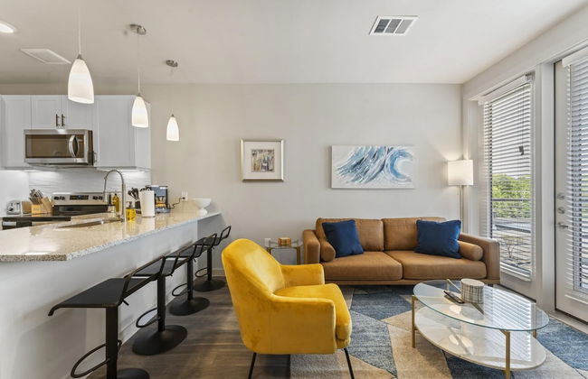 Prime Soco Cozy 1BR King Suite w Pool Parking - Foto 1