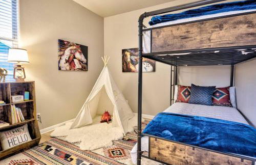 NEW Oak Lodge at Little Ranches 5 min to Square - Foto 11