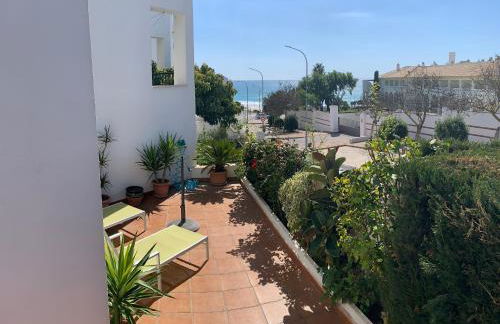 Apartamento con terraza en primera línea de playa - Foto 29