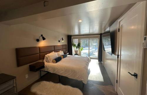 The Vault - Hidden Playroom For Couples - Private Hot Tub - Mountain Views - Riverfront - Foto 39