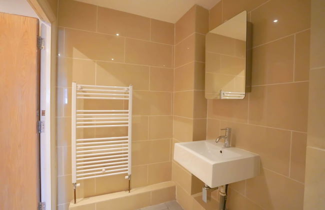 Cosy 2-bed 2 Bathroom Apartment in London - Foto 10