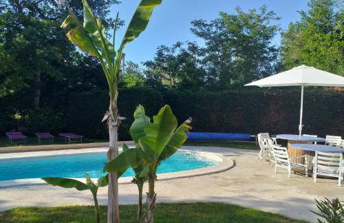 Chez Celine et Philippe appartement dans propriété de charme avec piscine - Foto 8
