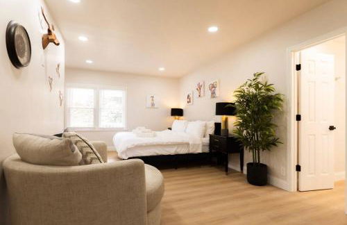 King Comfort - Bright and Modern 1BR Stay in Dunlap - Foto 8