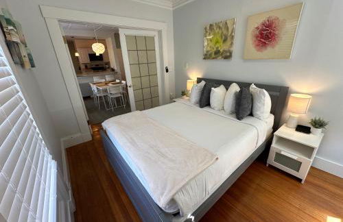 Charming Victorian Home Downtown Newport - Photo 14