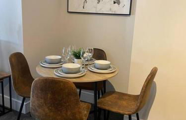 Poplar House by ShortStays4U 2Bedroom house in town centre with free Parking! - Foto 4