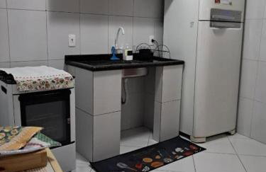 Dois quartos Cozinha completa Wi Fi Self check in com senha Central e perto de tudo a 4,4Km da Rodoviária e 15,4Km do Aeroporto Apartamento 101 - Foto 4