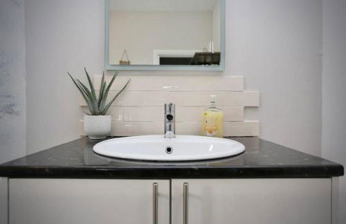 The Hot Tub Townhouse by Holiday Heim - Photo 27