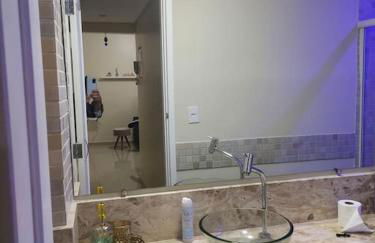 Apartamento encantador- 40 metros da praia e duas quadras do shopping - Foto 17