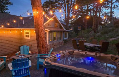 Steps to Estes Lake Mtn-View Hideaway with Hot Tub! - Foto 32