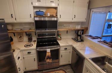 Bear Den on Lake Ouachita 2BR Condo at Mountain Harbor Resort - Foto 49