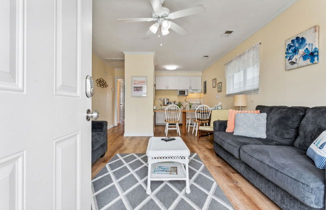 Beautiful Sea Gem - Condo 1 4 mi From Beach w Pool - Foto 28