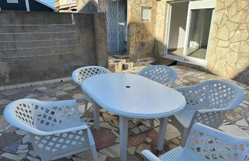 Apartment near sea beach and vibrant center - Photo 22