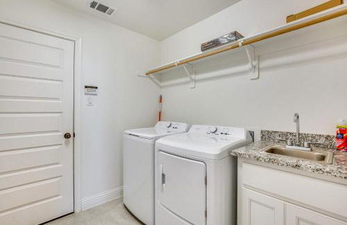 Game Room and Home Theater Retreat Near Omni PGA! - Foto 29