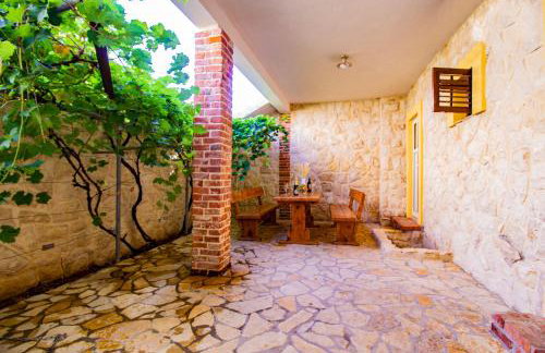 Toncica Sunny terrace with seaview and shaded BBQ area - Foto 6