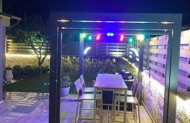 Villa ELi - Luxury Nature Getaway - Strategically located for Beach Exploration - Onsite Power for Electric Vehicle - Foto 45