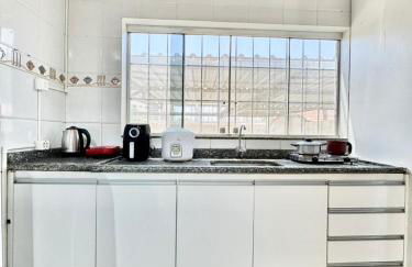 Ape Elegance com ar condicionado cama queen no centro - Foto 3