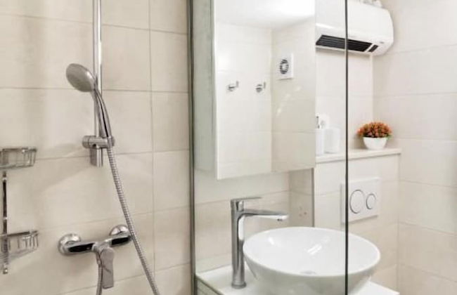 Jele - Perfect Location - A1 - Photo 8