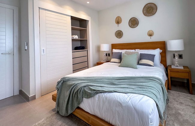 4 Bedroom Beach Penthouse w Private Rooftop - Foto 42