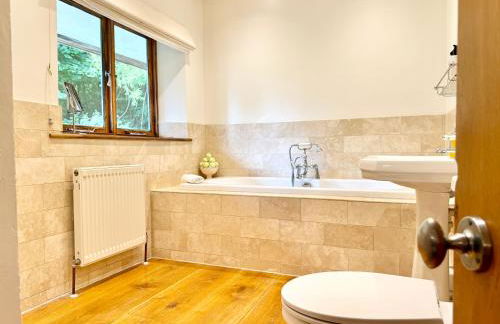 Hill House, Spectacular Rural Home With Hot Tub - Photo 46