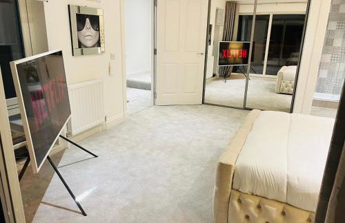 DESIGNER HOUSE - University of Glasgow / Central Glasgow 'Hillhead' West End G12 - Luxurious & Contemporary Detached House / Terrace / Garden / 'electric car charging' Garage Parking - Foto 33