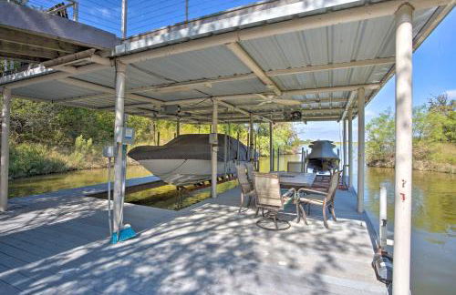 Lake Granbury Getaway! Family Home with Deck and Games - Foto 42