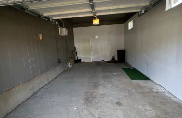 Photo Op with Sasquatch 2 min to walk Silver Mtn - Foto 45