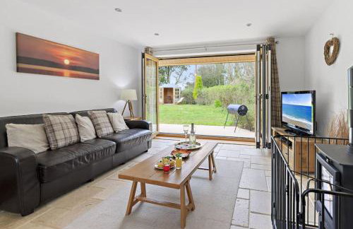 Stunning cottage with hot tub - Photo 9