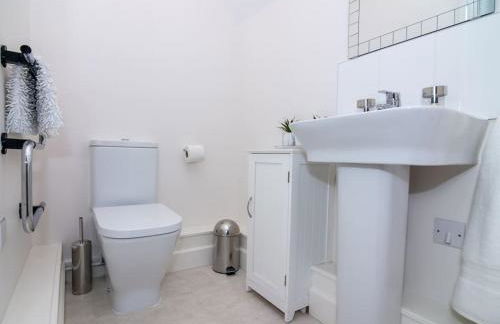 Meadow Wood Mews - Modern Studio Apartment with Parking, Pershore - Foto 13