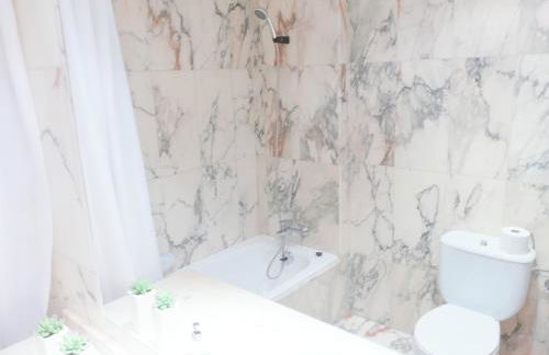 Apartamento luminoso, funcional y amplio en zona hospitalaria - Photo 21