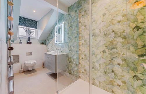 3BR Georgian Quarter Coach Houses - Private Parking - Foto 48