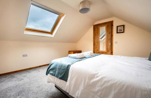 Scotia House -3 bed house in Larkhall with private driveway - Photo 6