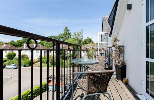 Elegant 2 Bed Flat with Balcony in Finchley - Photo 14