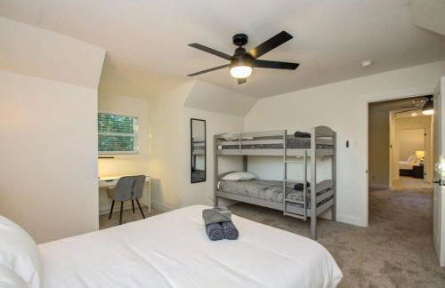 Stunning Modern Dream Home w Pool Grill Foosball - Foto 24