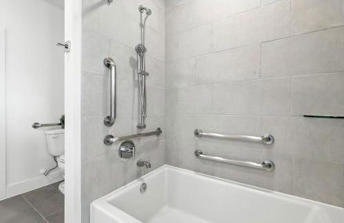 95 Luxury 2B2B Condo DT Fort Worth, Resort Style Pool & Gym, Golf Simulator, 7M to Dickies Stadium, 15M to AT&T stadium - Foto 29