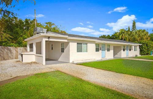 Tropical Escape near Beach! Tons of parking! - Photo 24