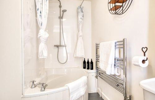 Hollyhocks 2 Bedroom House with Extra Sleeping Option - Wiltshire - Foto 19