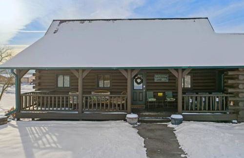 Spacious 4BR Cabin • Sleeps 12 • Games •Near Dells - Foto 27