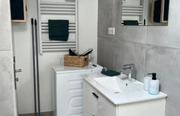 LE CONFORTABLE Sarrebourg Wifi Parking 4 personnes Proche Gare - Foto 16