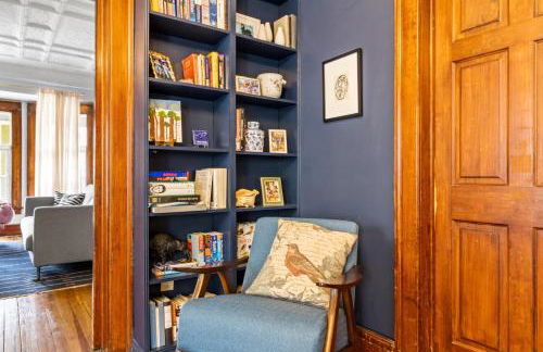 Historic & Spacious 3 Bedroom Family Gem on Peaceful Street - Foto 32