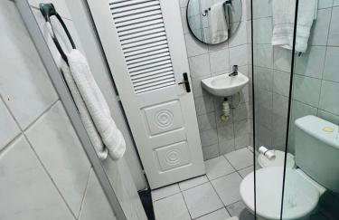 Charmoso e aconchegante espaço a 1 km da praia - Foto 17