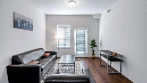 Relaxing 3BR Apartment With Pool & Wifi - Photo 3