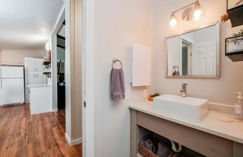 Renovated Bungalow Getaway - Foto 64