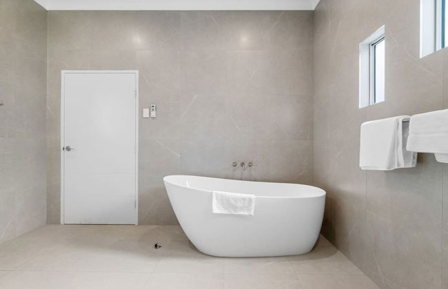 Majestic Manor Stylish Super Home Pool BBQ - Foto 7