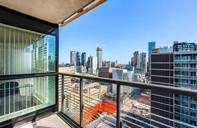 Downtown Toronto 2 Bedroom Suite Near Business District, U of T, UHN Hospitals - Foto 5