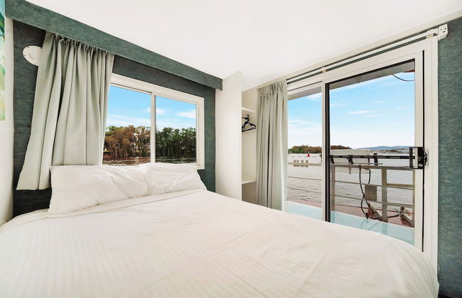 Coomera Houseboat Holidays - Foto 8