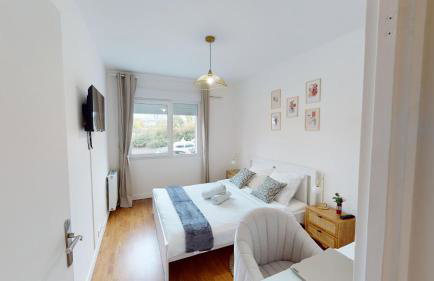 Live Like a Local Stylish 2BR with Balcony & Parking - Foto 14