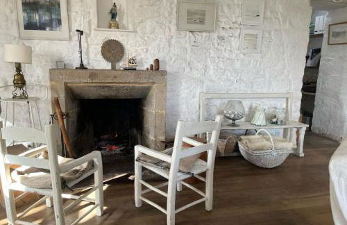 Unique Family House Steps from Port Miquel Beach - Foto 16